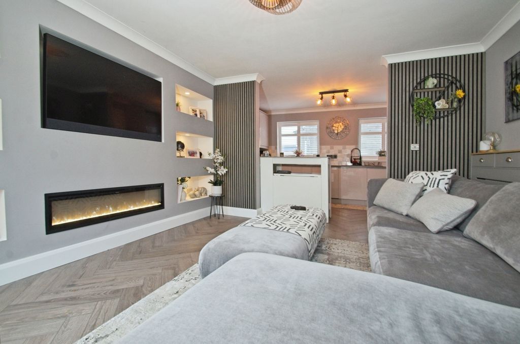 Property photo 1 of 15 Living Room