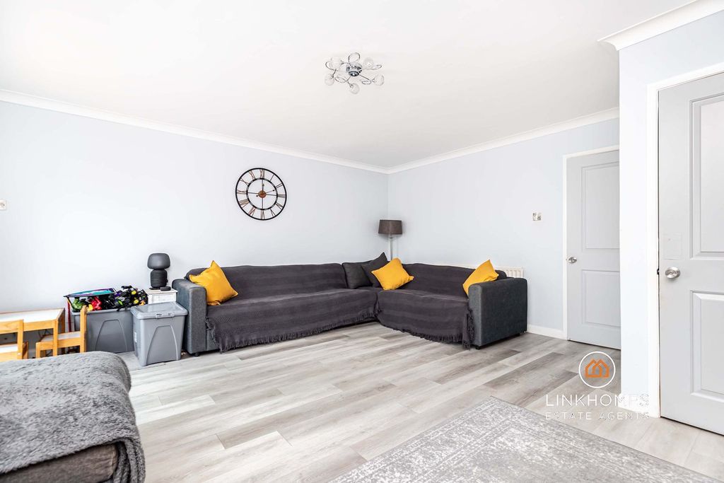 Property photo 3 of 21