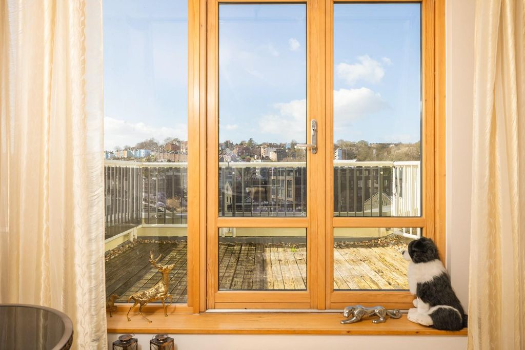 Property photo 3 of 20 Char8955.Jpg