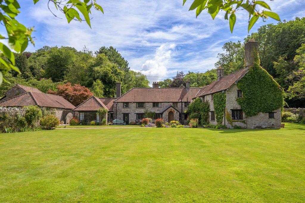 Property photo 1 of 32