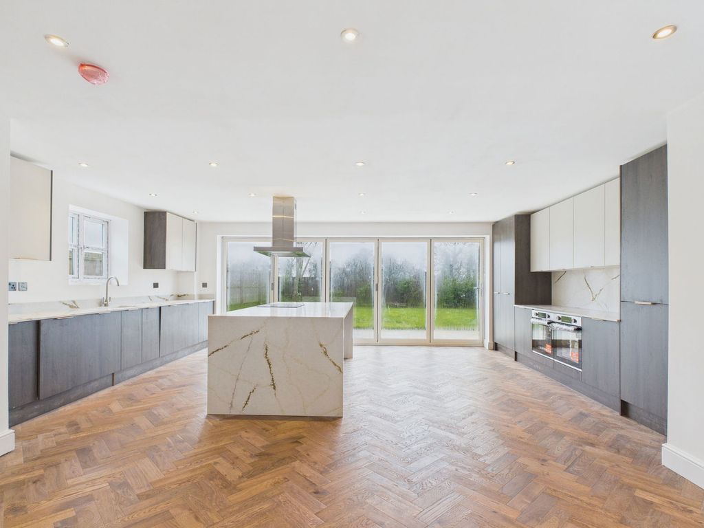 Property photo 2 of 23