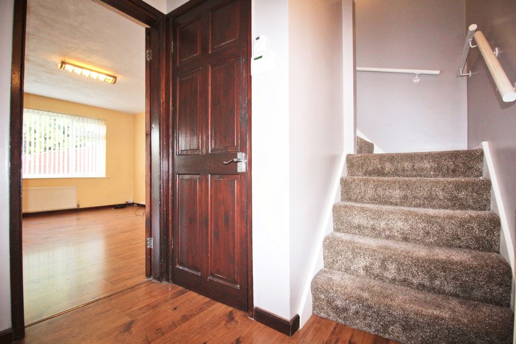 Property photo 2 of 11 Photo 1