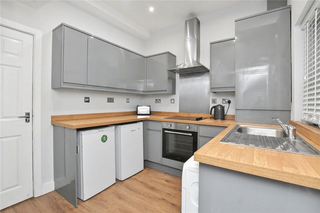 Property photo 3 of 14 Picture 3