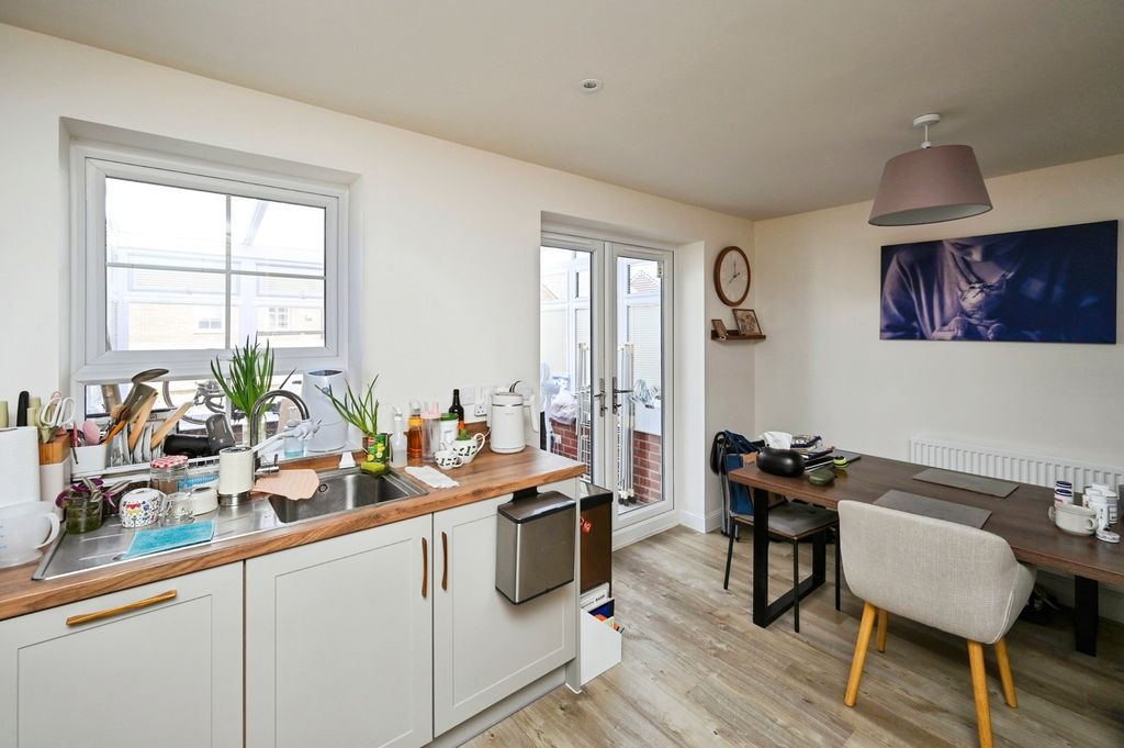 Property photo 3 of 21 Kitchen Dining Room