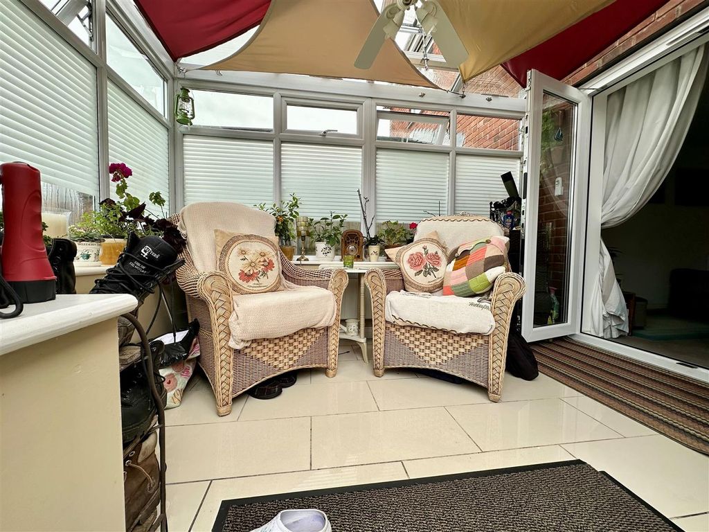 Property photo 2 of 15 Conservatory 1.Jpg