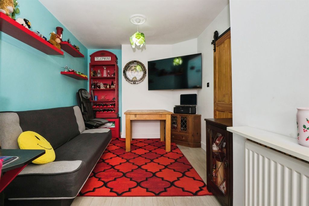 Property photo 2 of 12