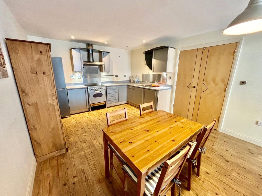 Property photo 2 of 10 Picture No. 12
