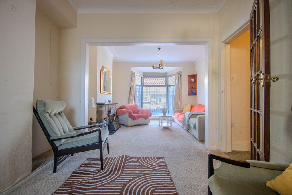 Property photo 3 of 25