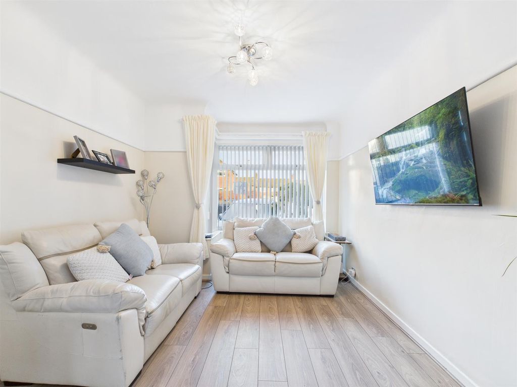 Property photo 3 of 21 Cam03844G0-Pr0351-Still012.Jpg