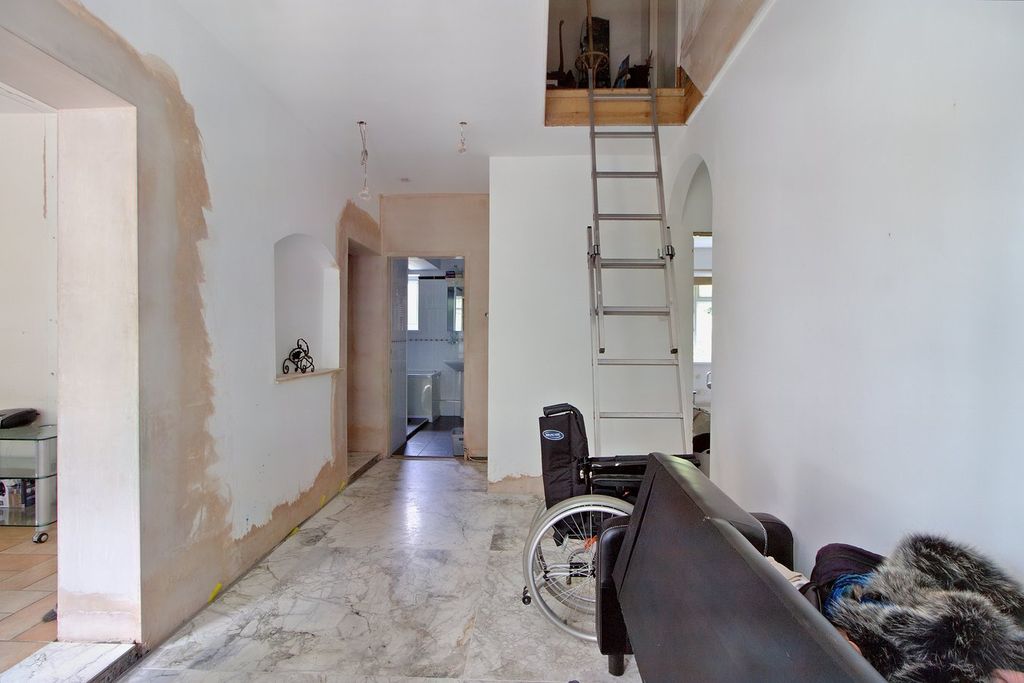 Property photo 3 of 25