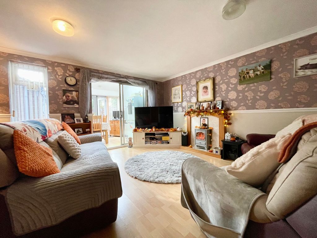 Property photo 2 of 17