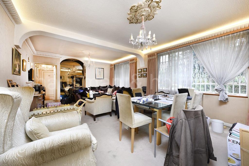 Property photo 3 of 12 W02.Jpg