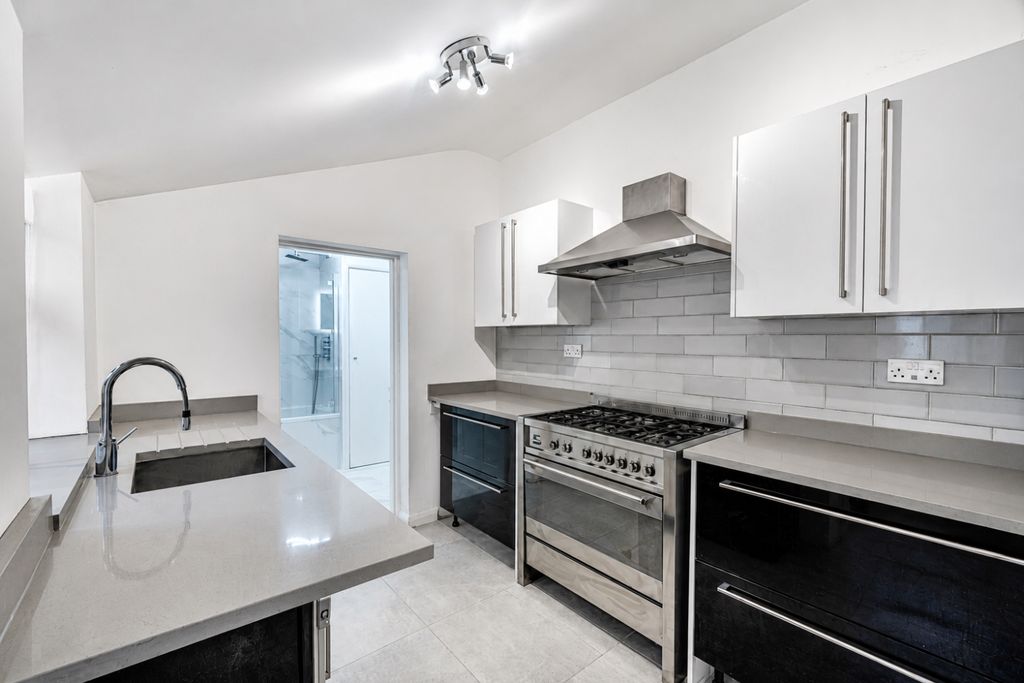 Property photo 2 of 14 07Ddc13A-Ea48-49A3-9F99-Fb1409F8Bafb