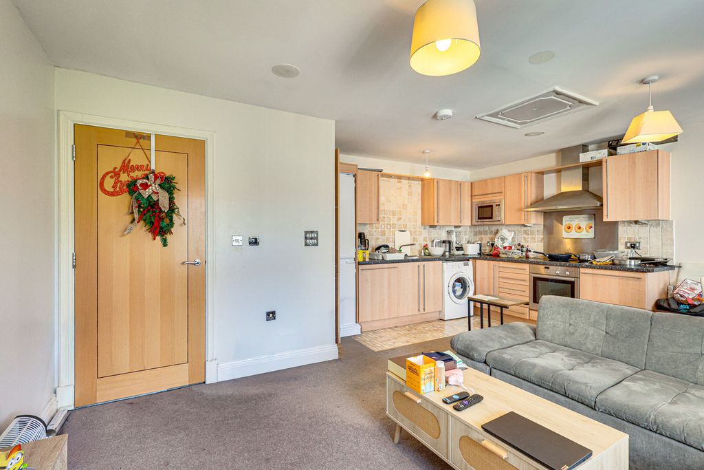 Property photo 2 of 18