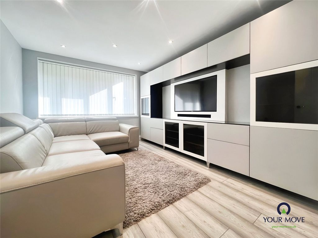 Property photo 2 of 8 Picture No. 16