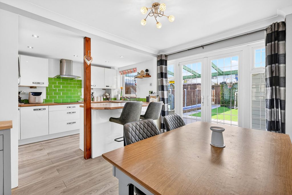 Property photo 2 of 30