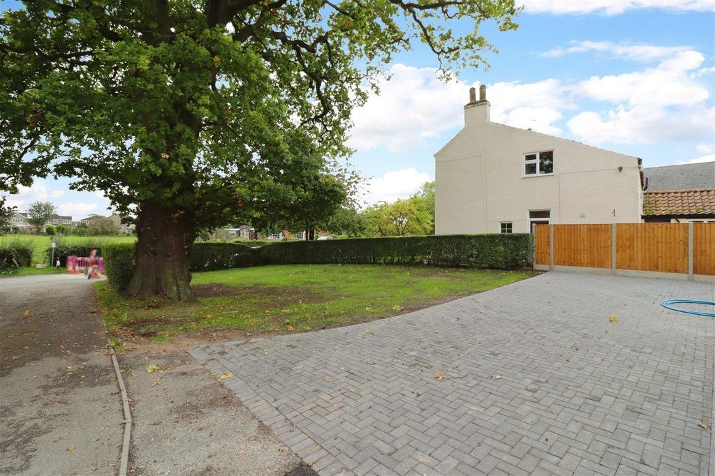 Property photo 2 of 16 Externally