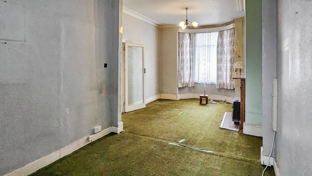 Property photo 3 of 16 10 Brouncker Road, Acton, London W3 8Aq