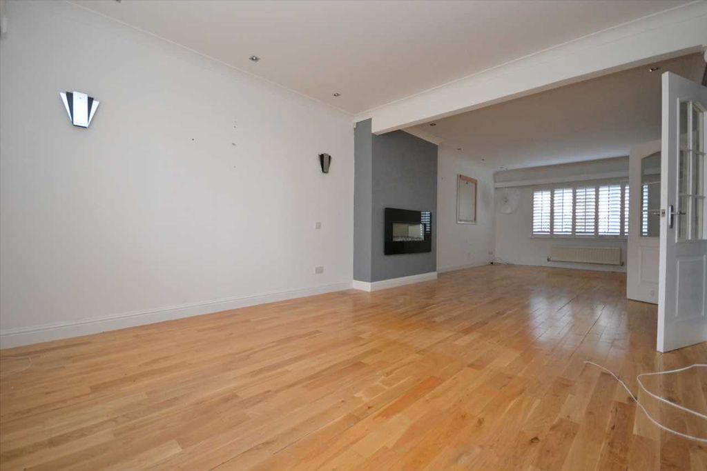 Property photo 2 of 27 Lounge