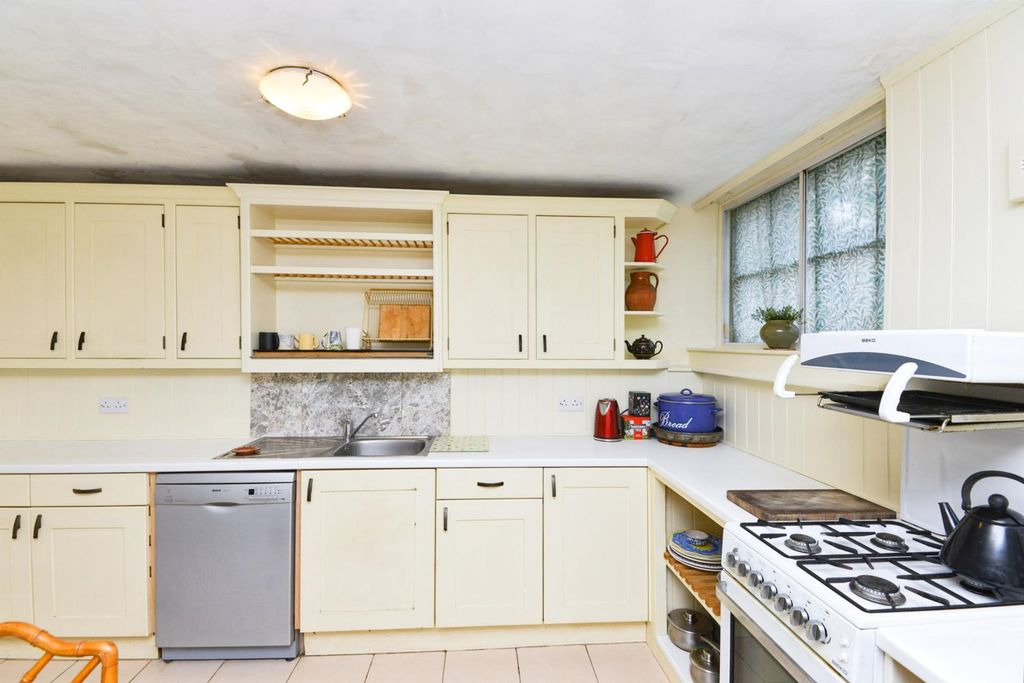 Property photo 2 of 27