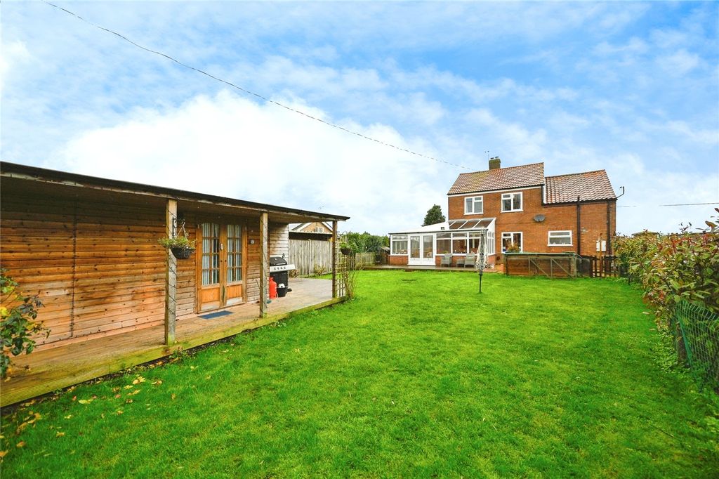Property photo 2 of 31 Picture No. 21