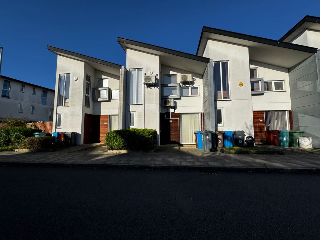 Property photo 1 of 10 3 Bed Terraced House For Sale Athletes Way, Manchester M11