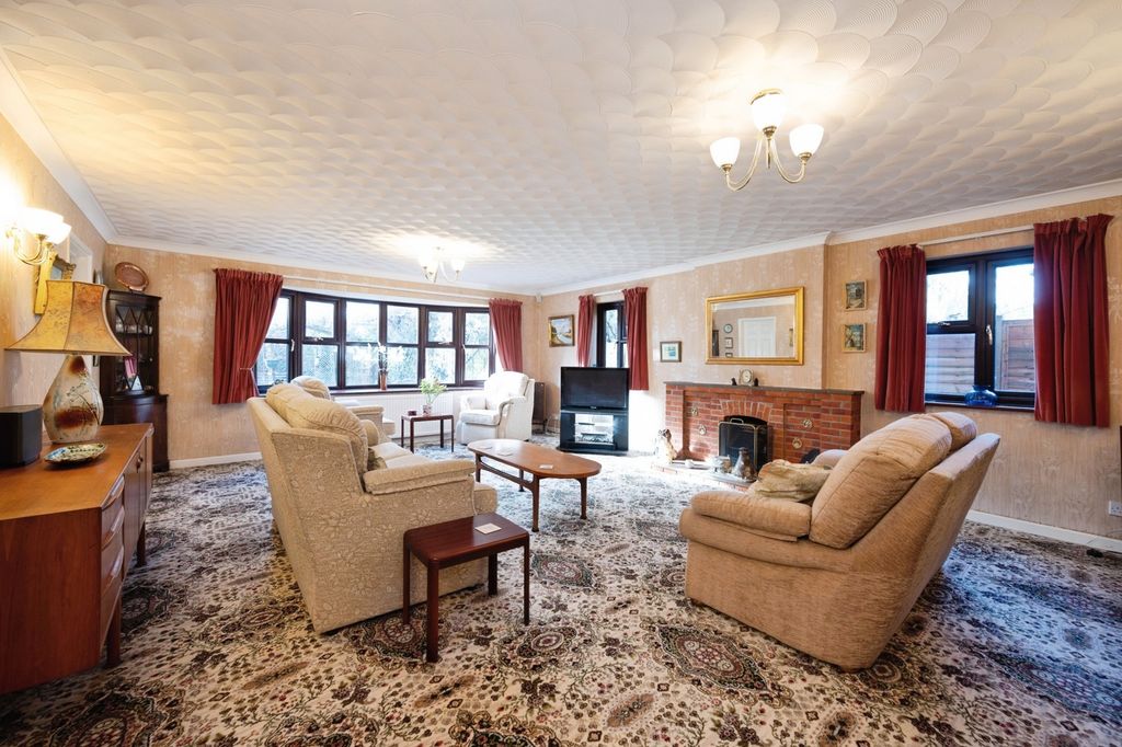 Property photo 2 of 20 Pbox-Img.Jpg