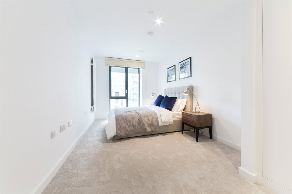 Property photo 3 of 12 Photo 6