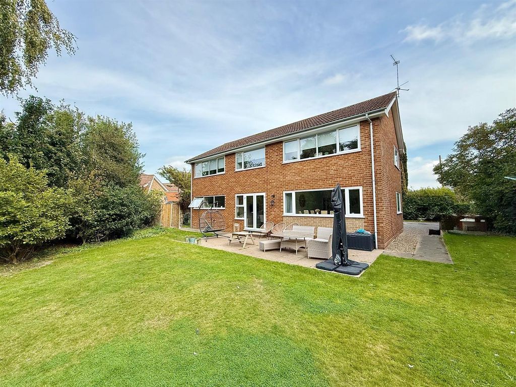 Property photo 1 of 33 Outside