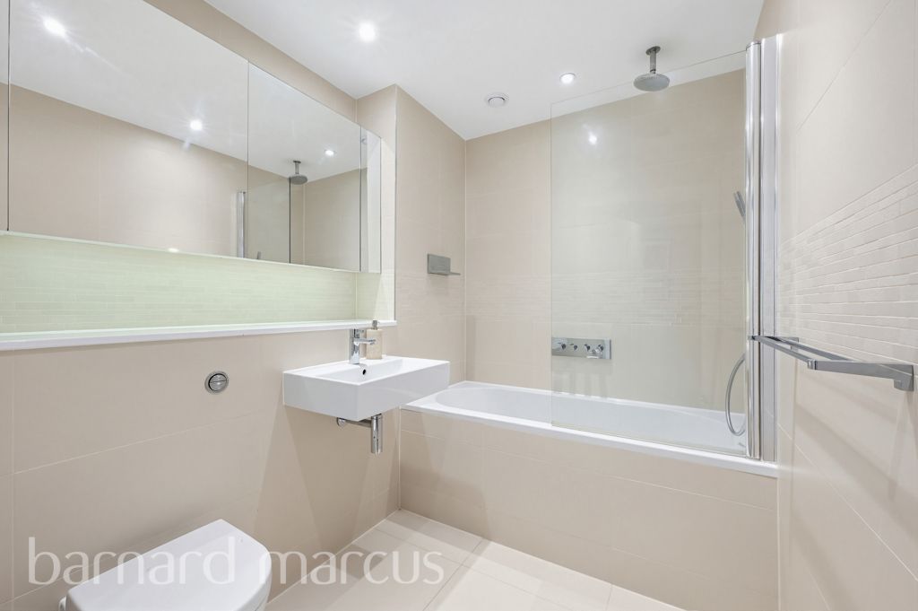 Property photo 3 of 8 Bathroom