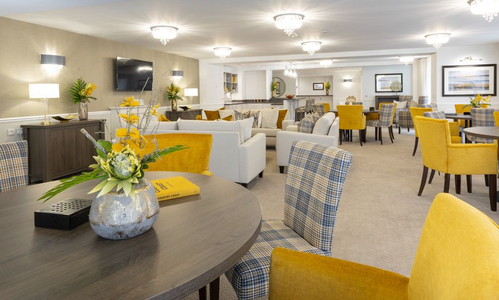 Property photo 2 of 8 Communal Lounge