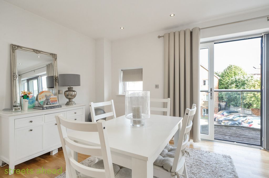 Property photo 3 of 16 Db82Fe35-A38B-4B4...