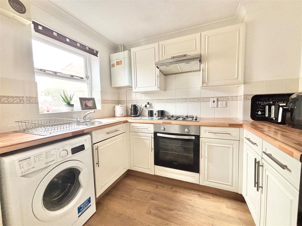 Property photo 3 of 12 Kit.Jpg