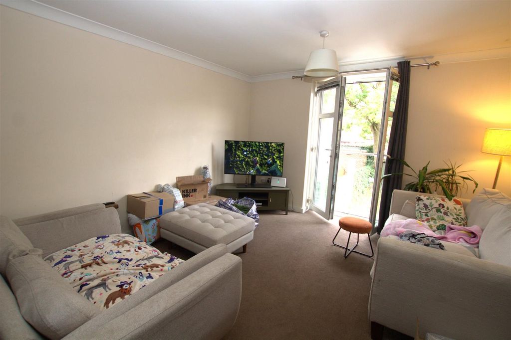 Property photo 2 of 12 Reception Room .Jpg