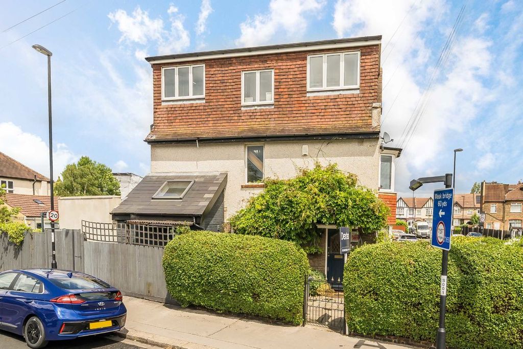 Property photo 1 of 8