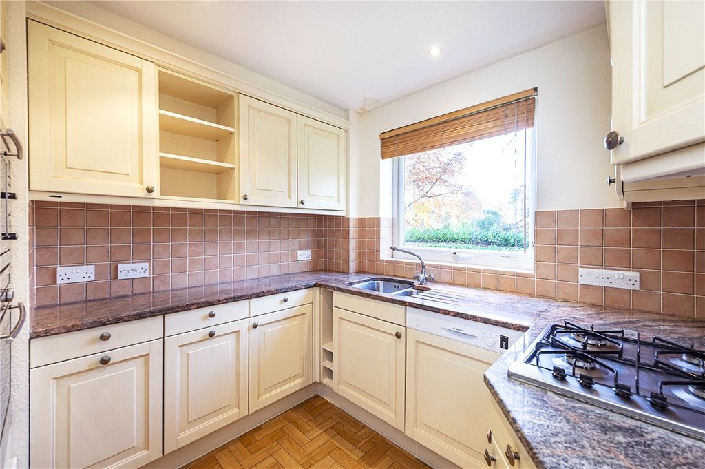 Property photo 3 of 19 Kitchen