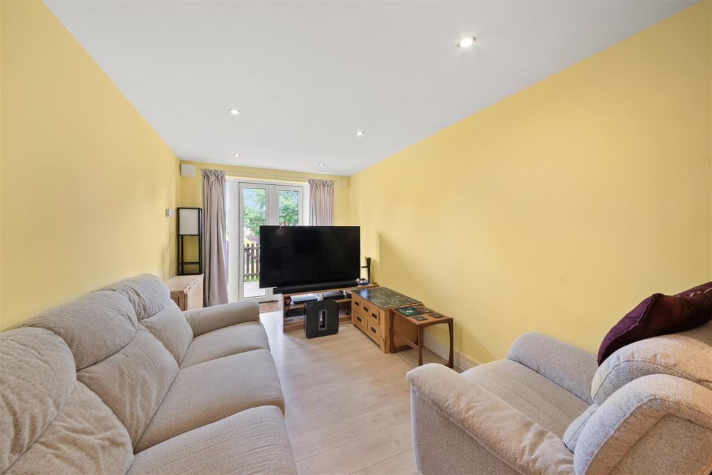 Property photo 3 of 18