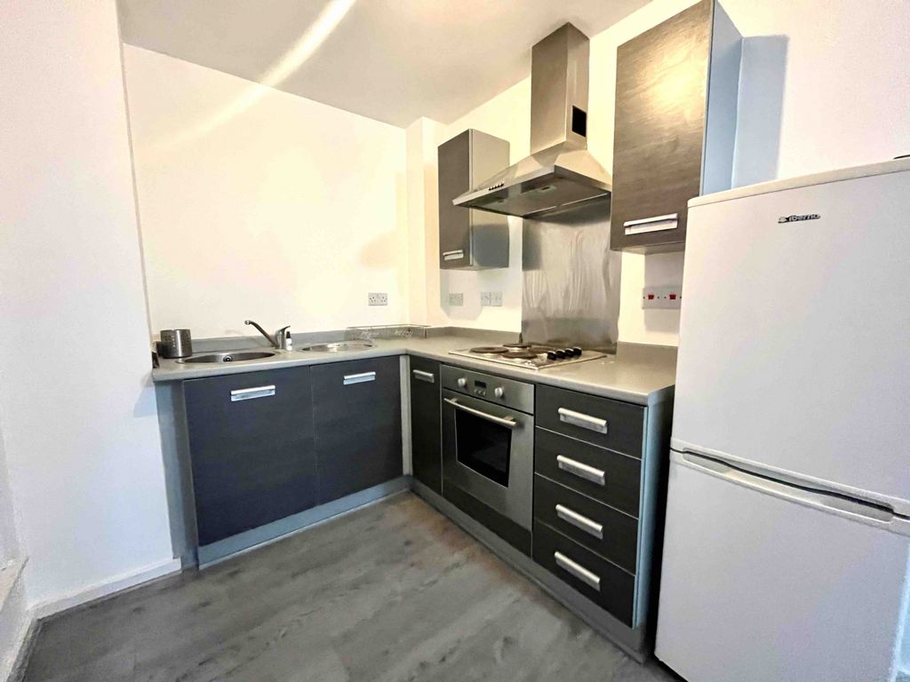 Property photo 3 of 6 Kitchen