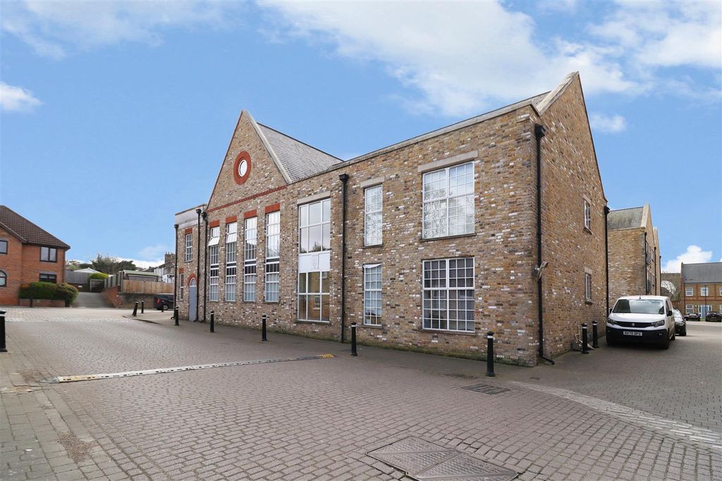 Property photo 1 of 12 Front