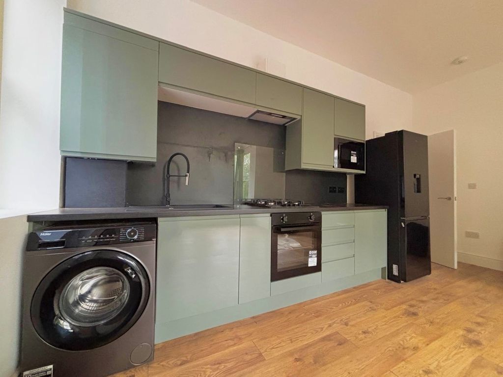 Property photo 3 of 7 Kitchen