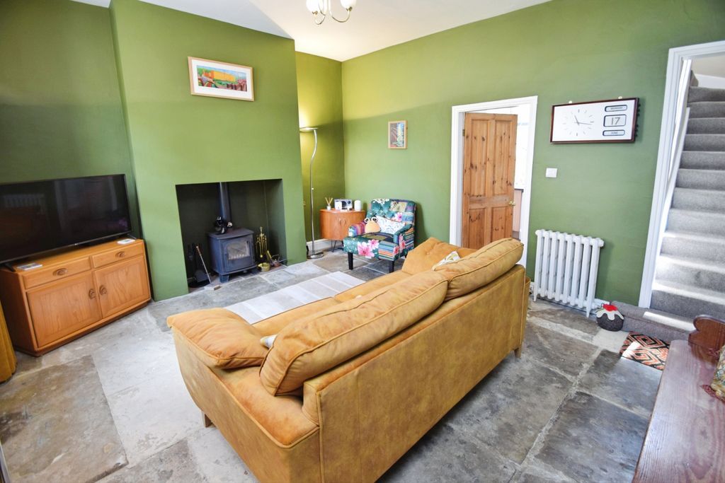 Property photo 3 of 10 980668E5-Lounge 201