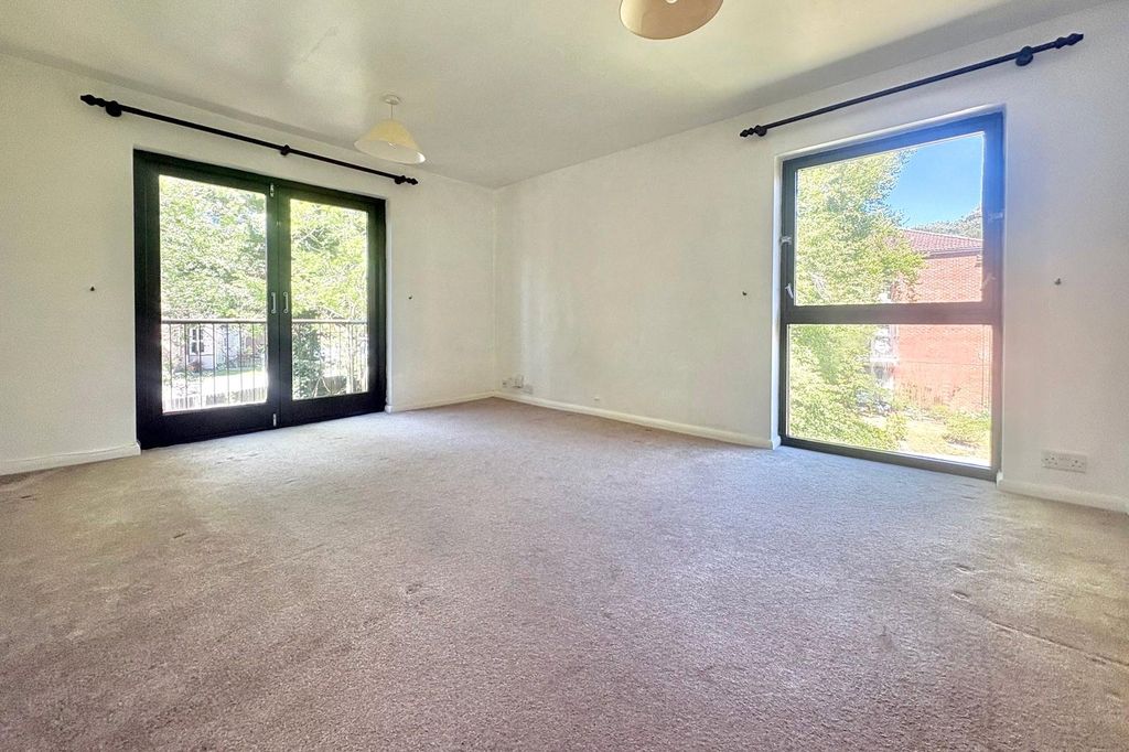 Property photo 3 of 8 Picture No. 06