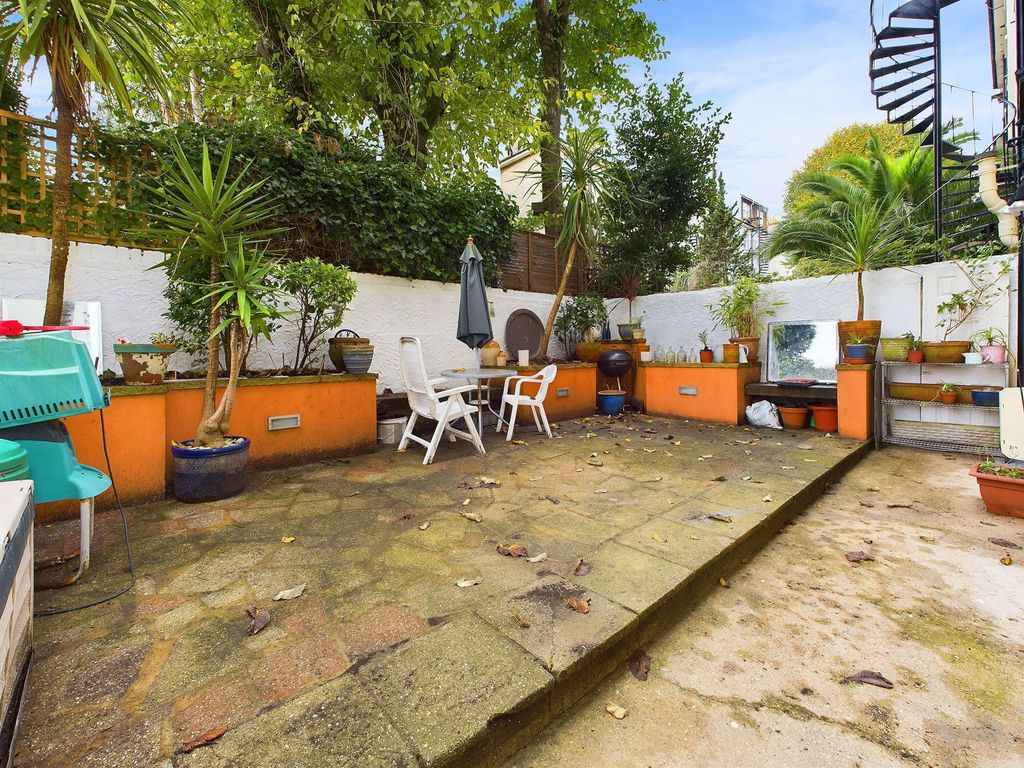 Property photo 2 of 11