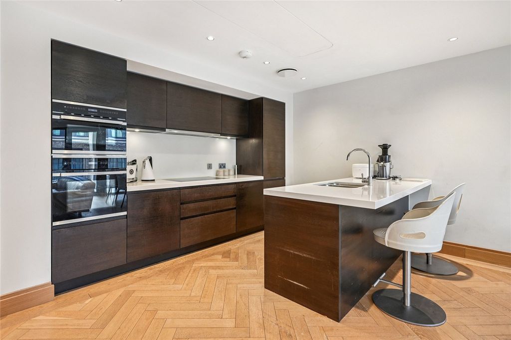 Property photo 3 of 12 Kitchen