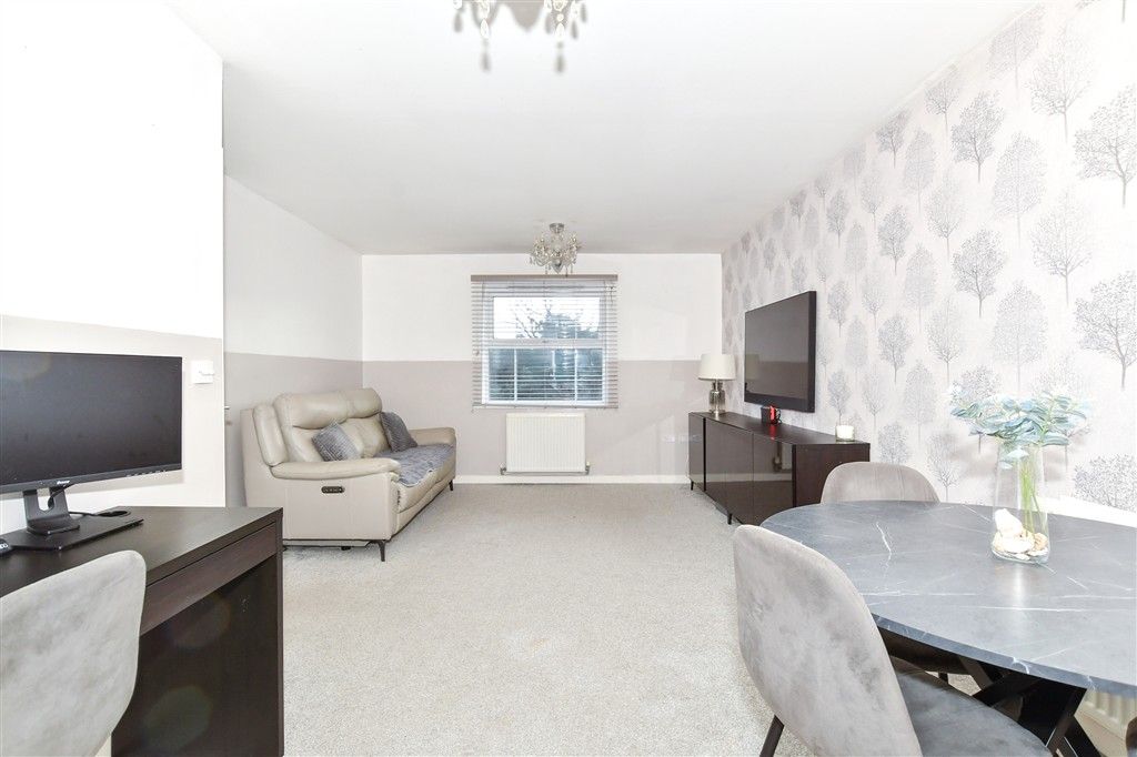 Property photo 1 of 8 Lounge/Diner