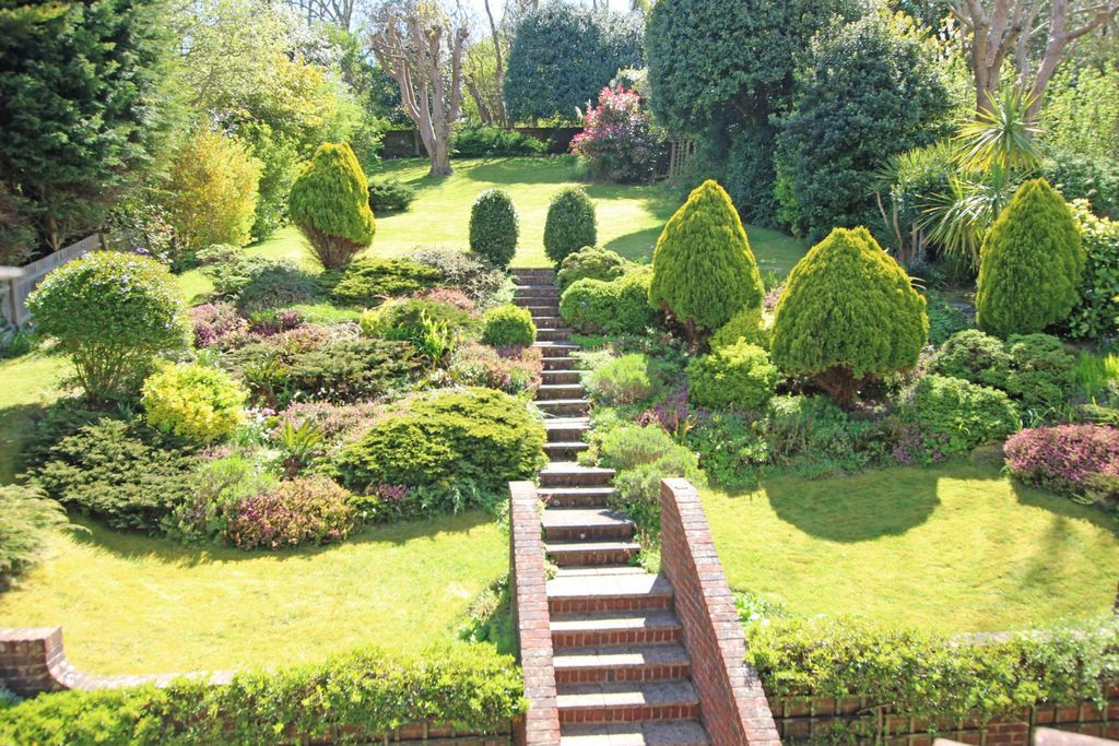 Property photo 2 of 22