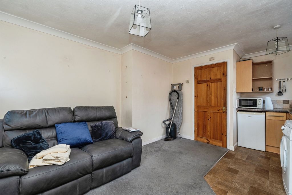 Property photo 3 of 14