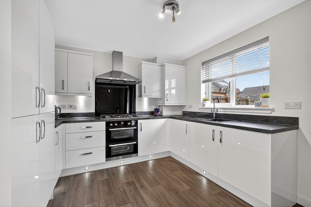 Property photo 2 of 30