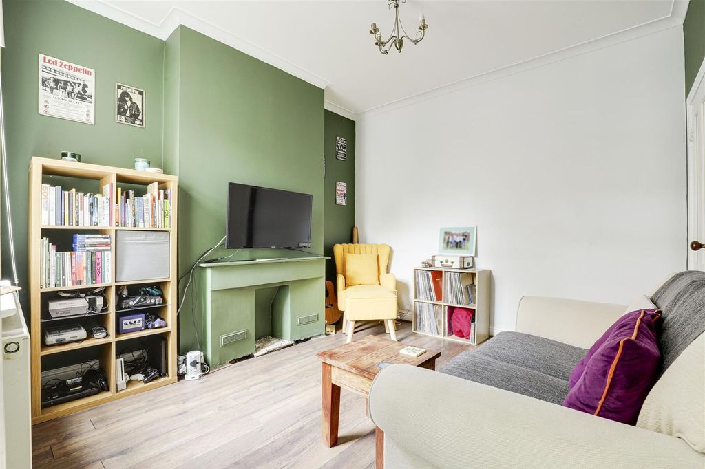 Property photo 3 of 14