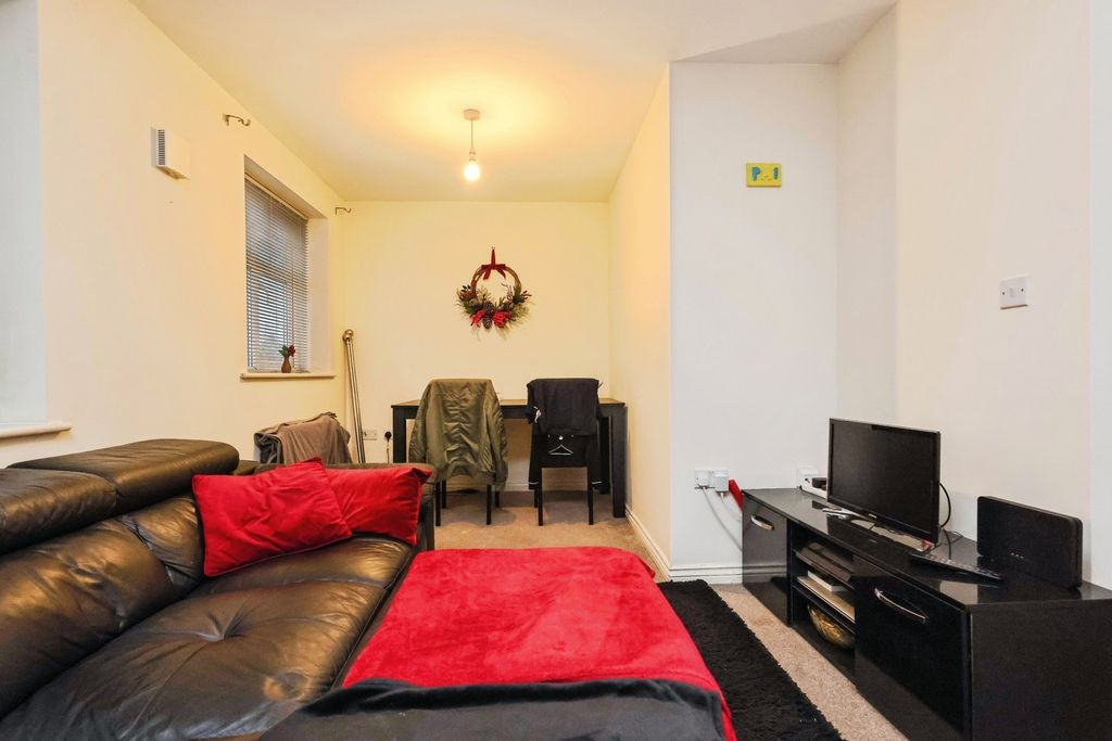 Property photo 2 of 9 Photo